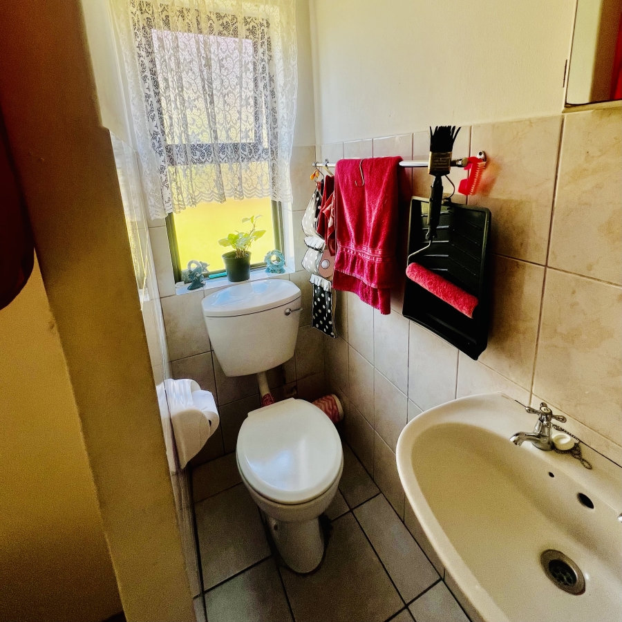1 Bedroom Property for Sale in Guldenland Western Cape